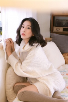 宝宝我们换个姿势在楼梯间里